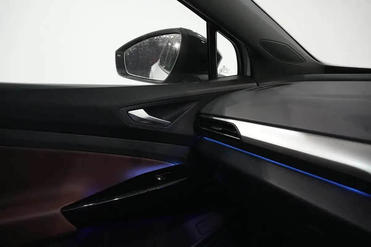 2021-volkswagen-id4-e-first-edition-big-40