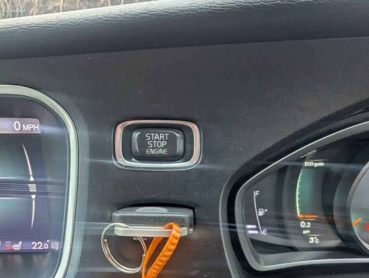 2017-volvo-v40-15-t3-inscription-big-25
