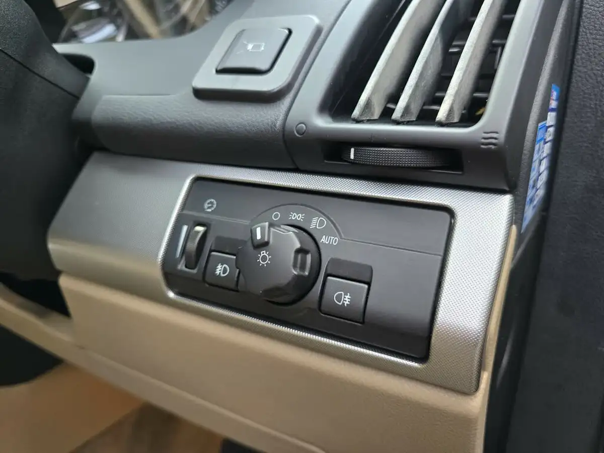 2011-land-rover-freelander-2-32-4x4-big-34