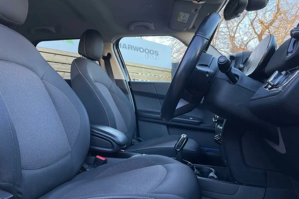 2021-mini-countryman-15-cooper-classic-auto-big-23