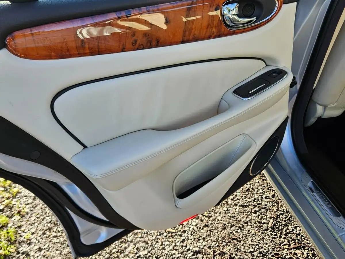 2008-jaguar-xj-series-27td-xj-sovereign-204bhp-auto-big-17