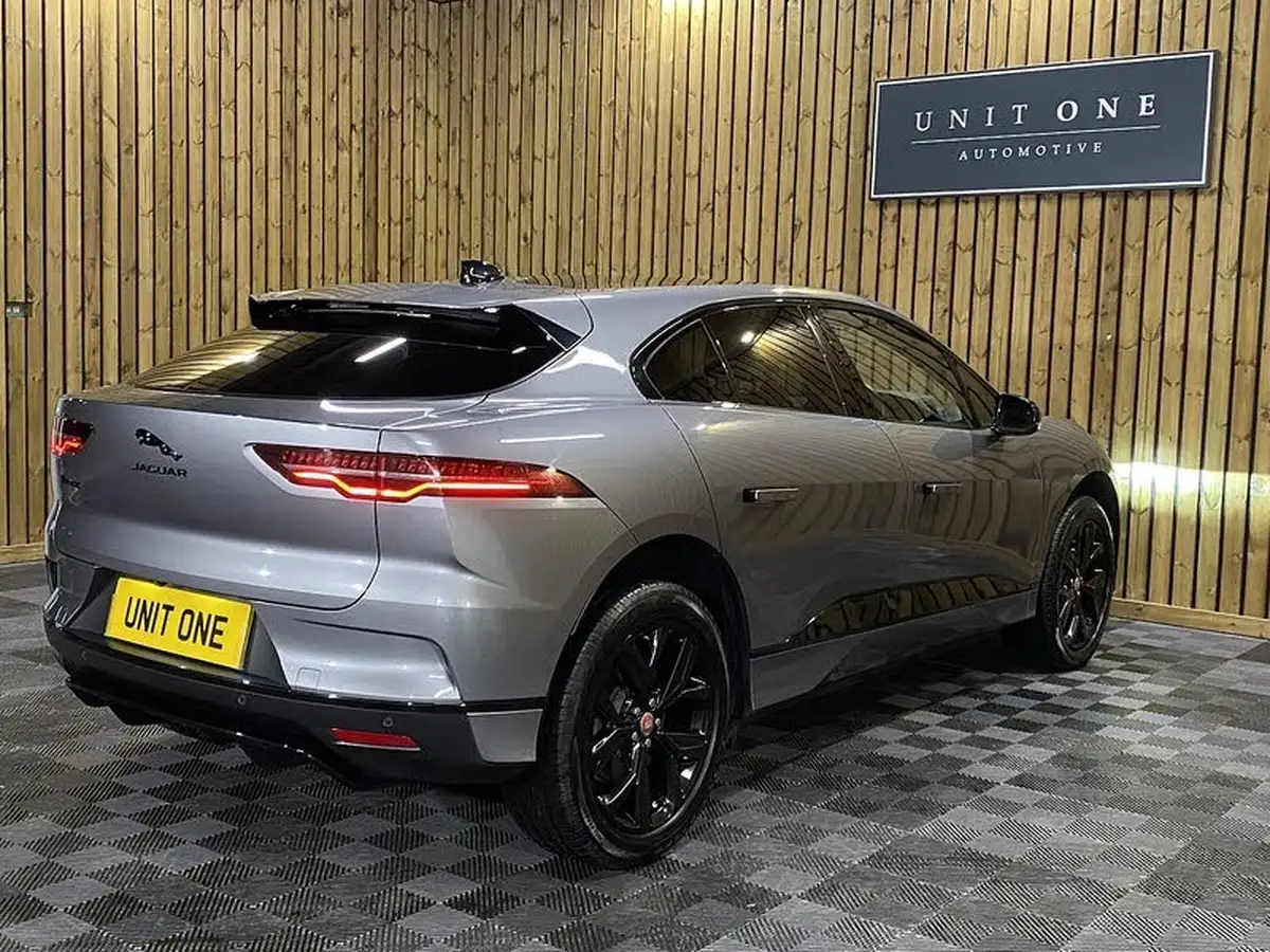 2022-jaguar-i-pace-ev400-hse-black-big-5