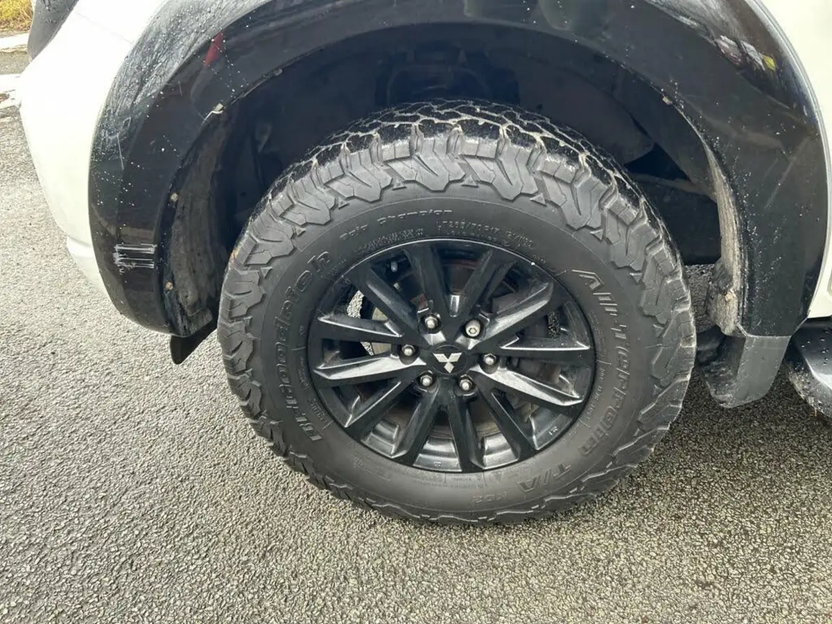 2019-mitsubishi-l200-24di-d-barbarian-black-hardtop-auto-big-38