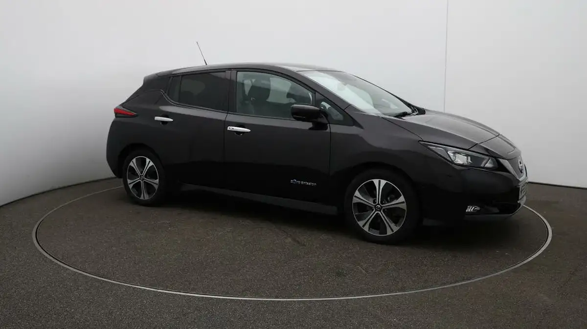 2020-nissan-leaf-e-tekna-big-36