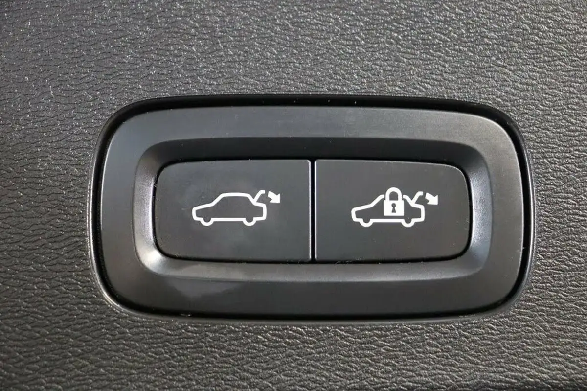 2021-volvo-v60-20-t6-r-design-350bhp-plug-in-hybrid-big-22