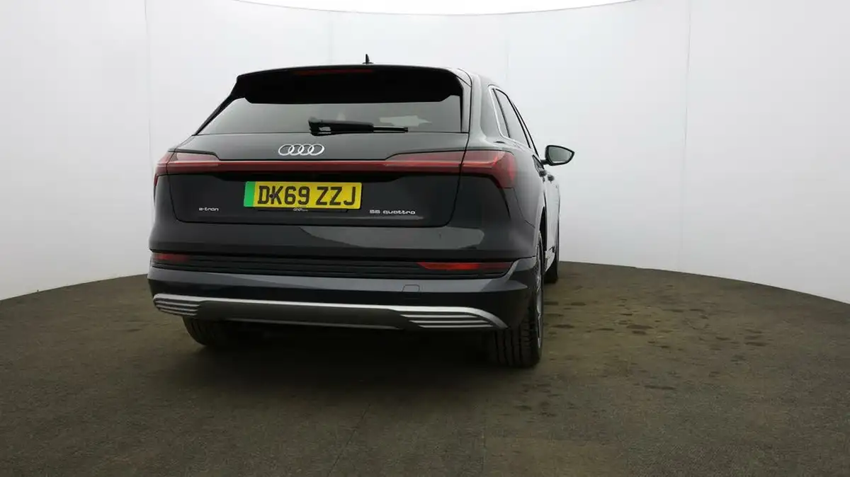 2019-audi-e-tron-55e-big-54