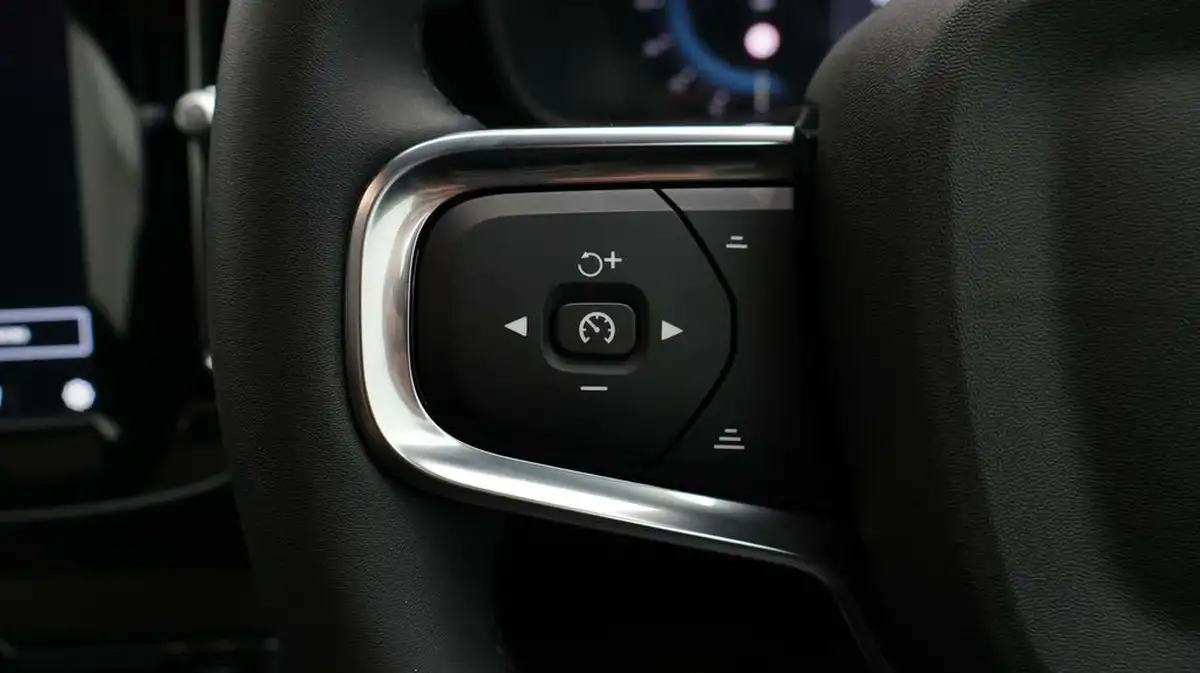 2023-volvo-c40-e-twin-recharge-core-big-24
