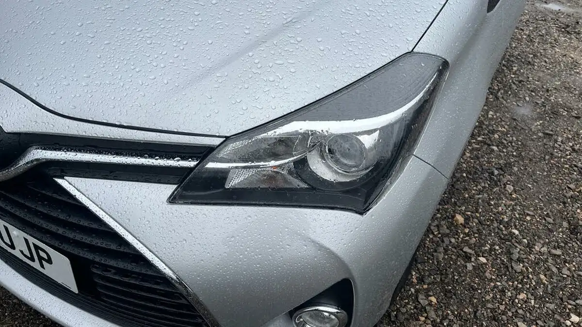 2016-toyota-yaris-133-icon-vvt-i-5d-cvt-big-35
