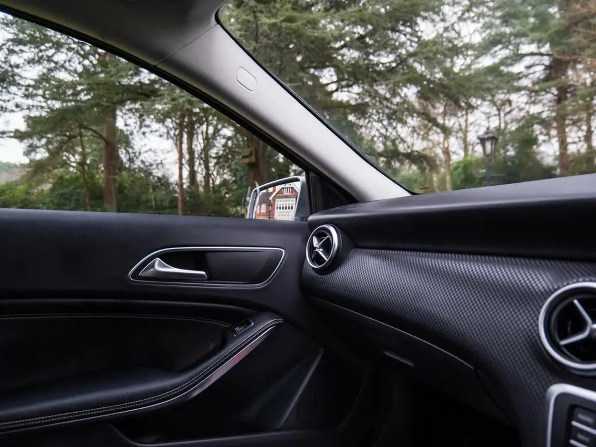2016-mercedes-benz-a-class-15d-a180d-sport-ss-big-27