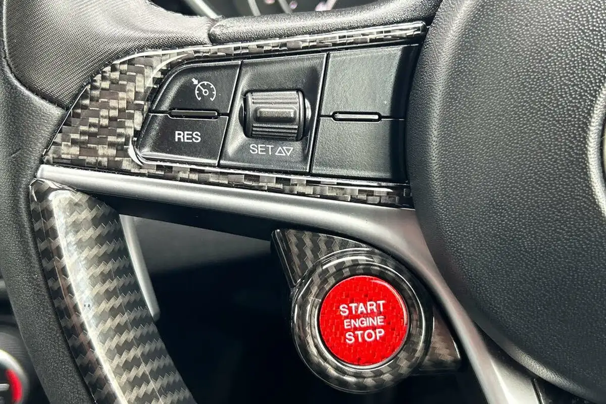 2019-alfa-romeo-giulia-20-veloce-ti-big-15