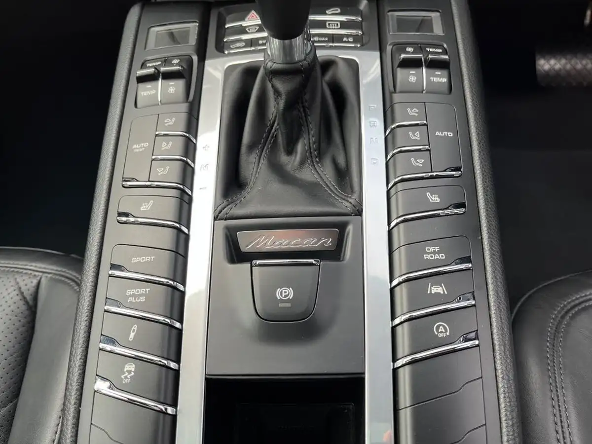 2018-porsche-macan-20-252ps-ss-big-23