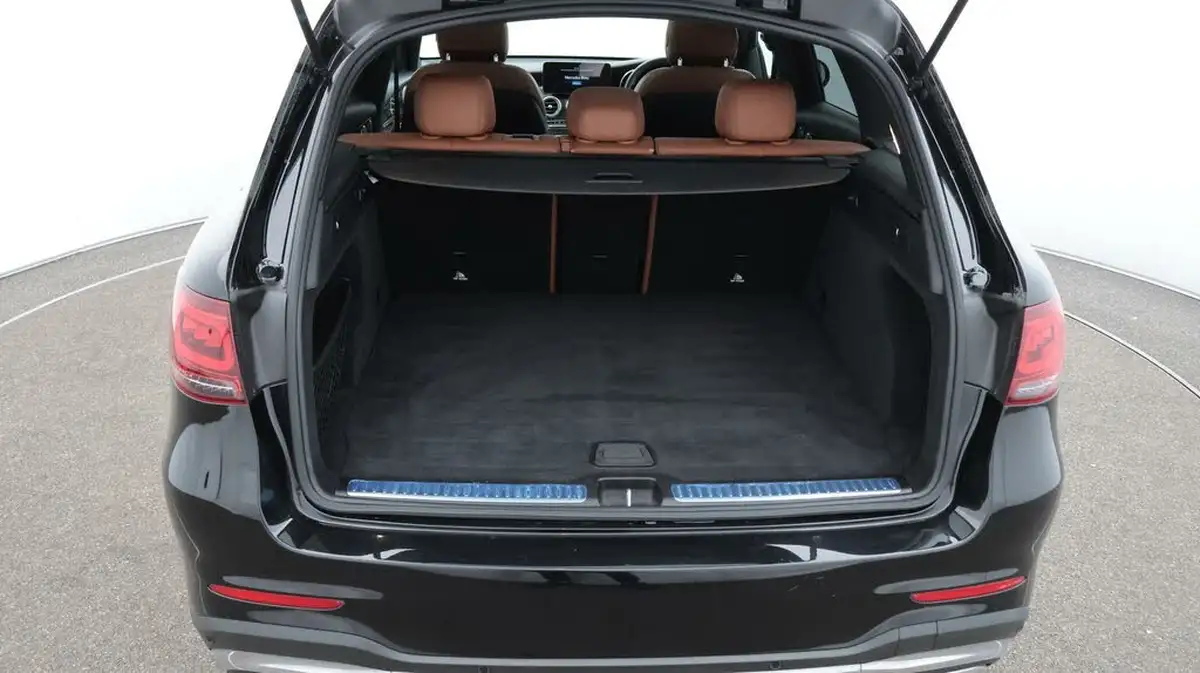 2021-mercedes-benz-glc-class-20d-glc300d-amg-line-premium-plus-245ps-station-wagon-5d-big-17