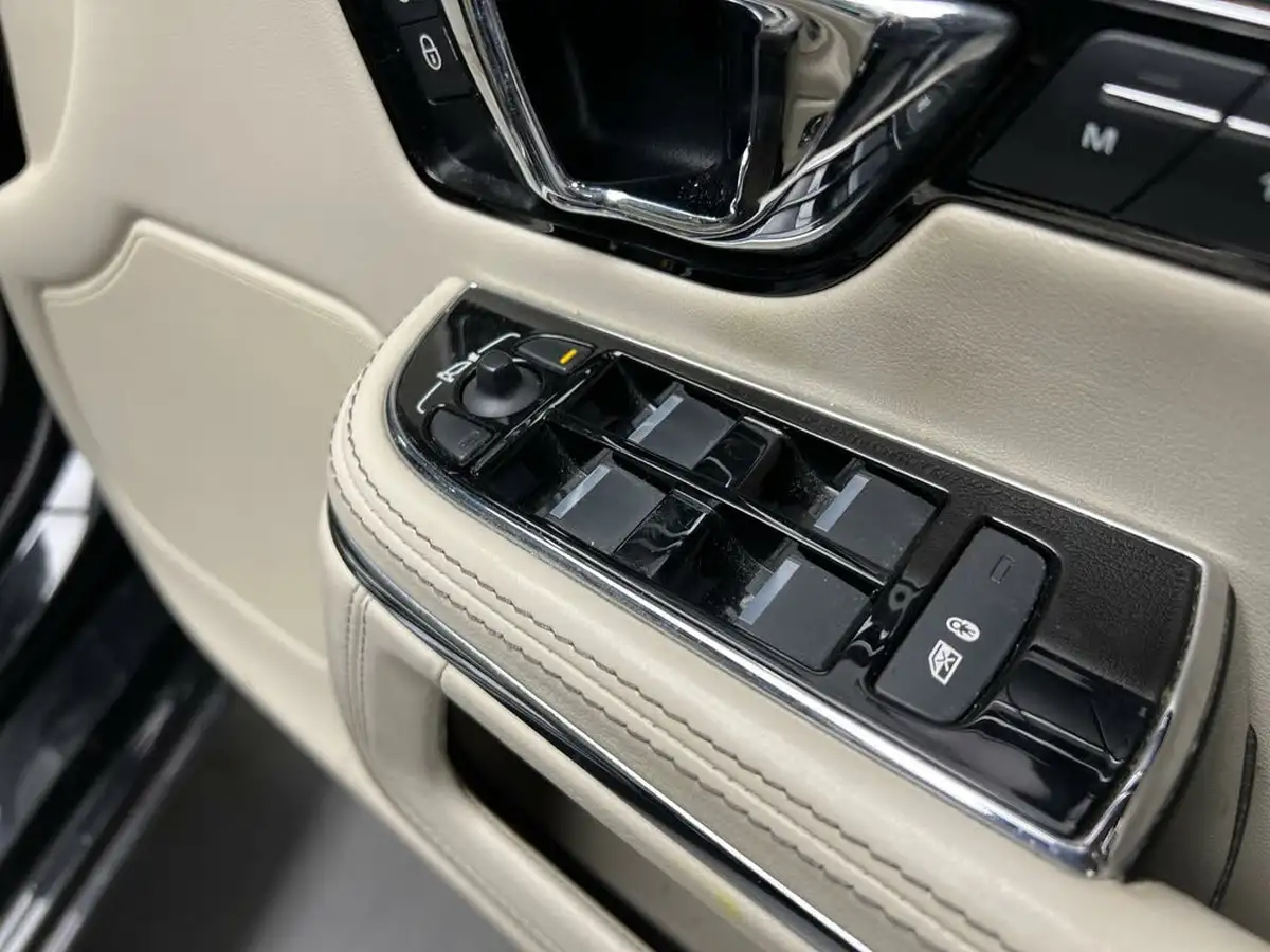 2016-jaguar-xj-series-30td-xj-portfolio-lwb-saloon-big-13
