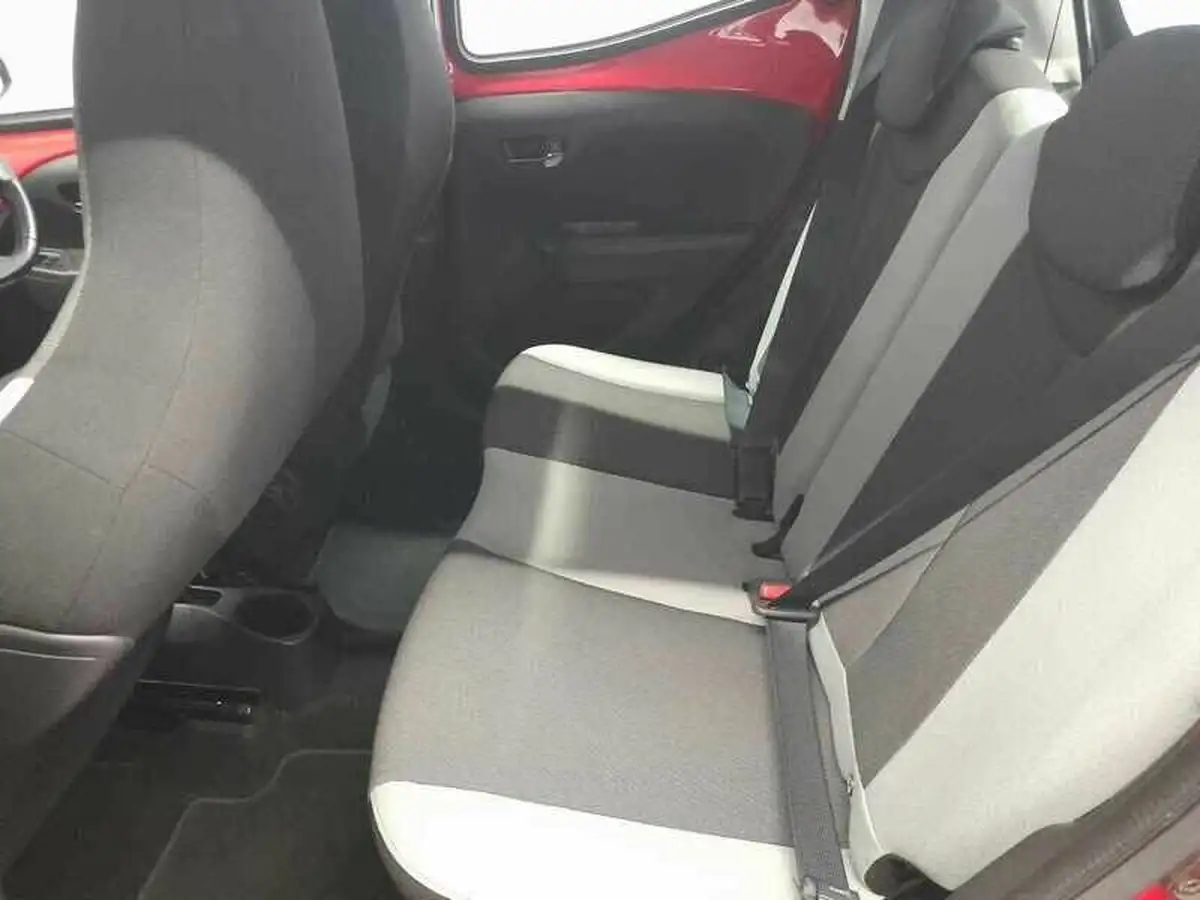2017-toyota-aygo-10-vvt-i-x-play-71bhp-5d-x-shift-big-13