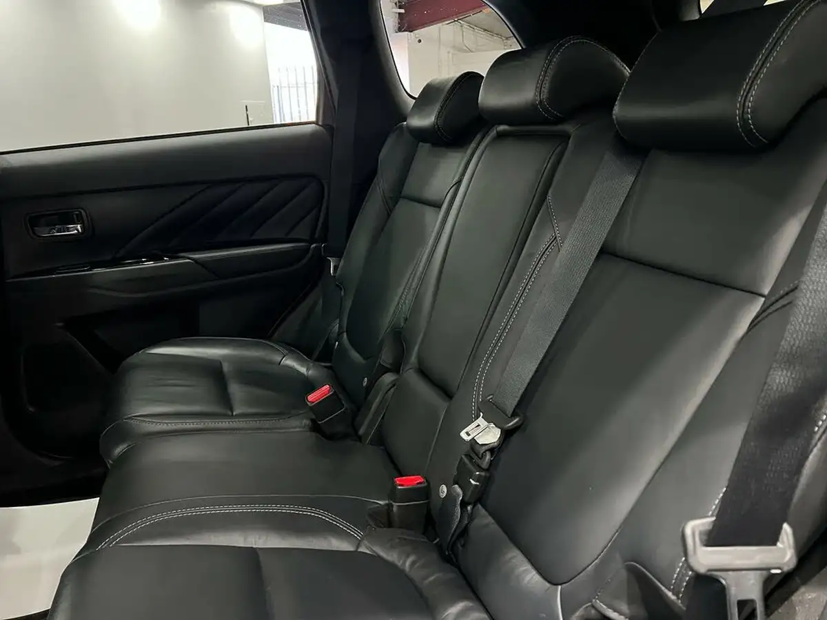 2020-mitsubishi-outlander-24-dynamic-phev-big-44