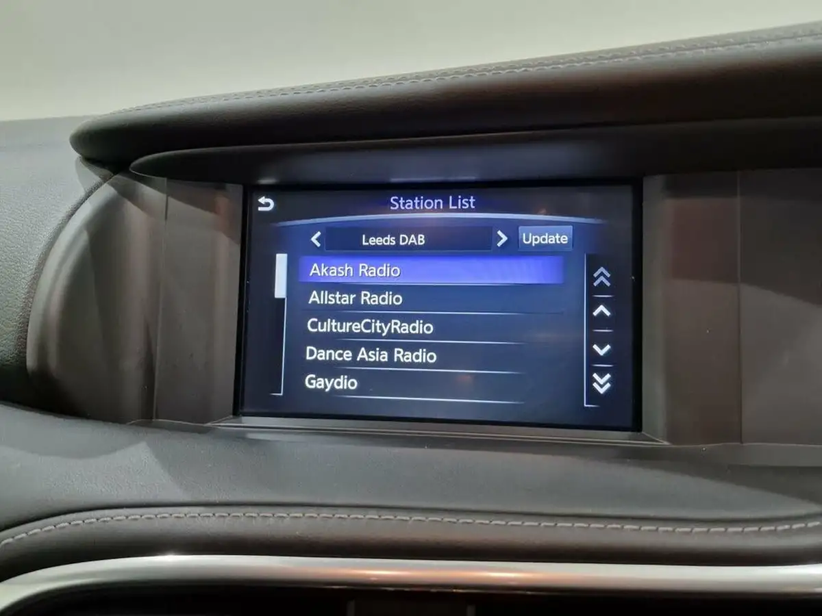 2019-infiniti-q30-22d-sport-big-36
