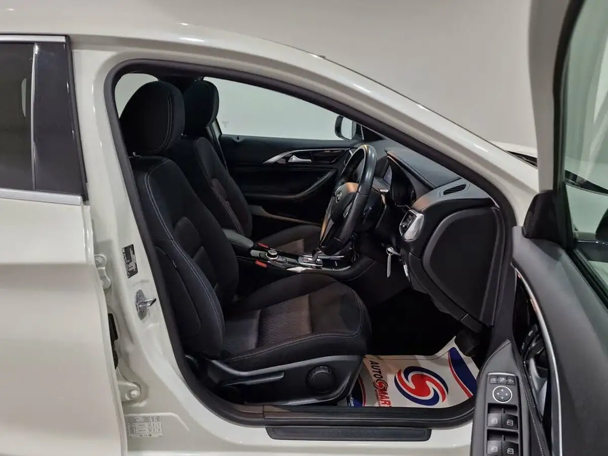 2019-infiniti-q30-22d-sport-big-8