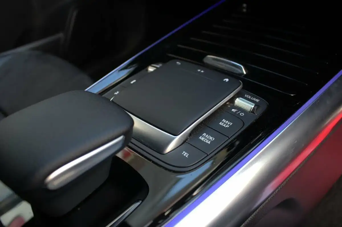 2021-mercedes-benz-eqa-e-eqa-250-amg-line-big-15