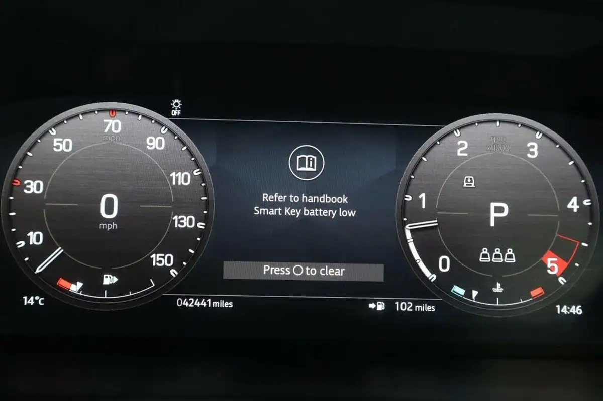 2022-land-rover-110-defender-30-d250-xs-edition-big-46