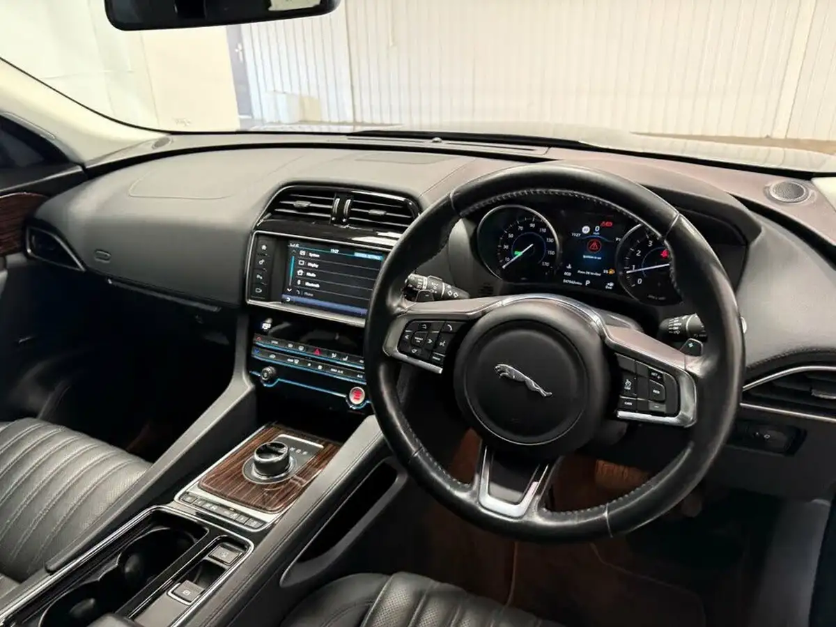 2018-jaguar-f-pace-20i-portfolio-250ps-awd-1997cc-big-12