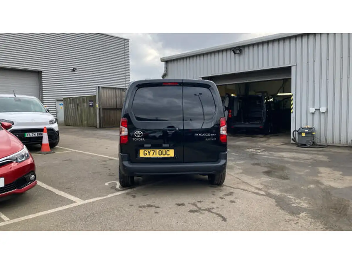 2021-toyota-proace-city-e-icon-big-18