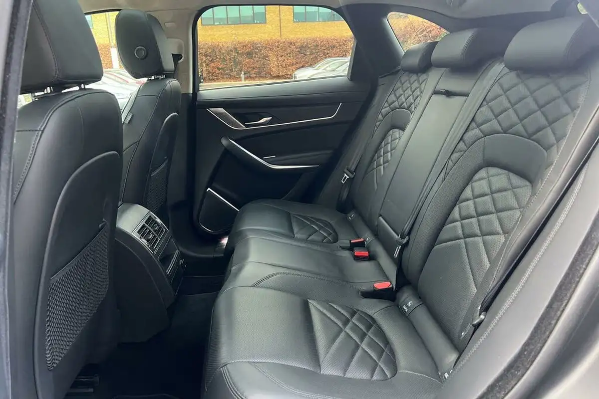 2021-jaguar-f-pace-20-d200-hse-mhev-big-42