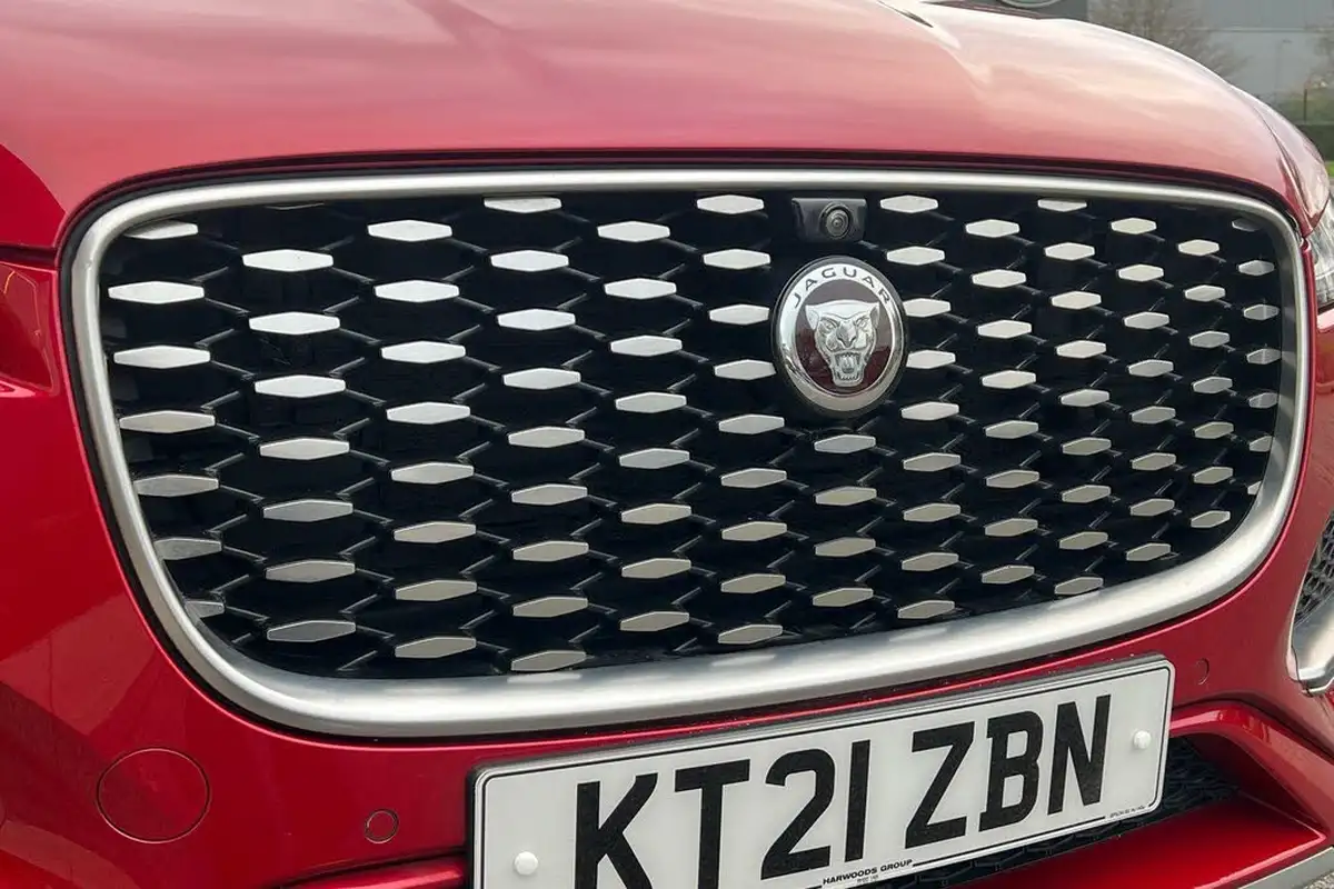 2021-jaguar-f-pace-20-d200-hse-mhev-big-18