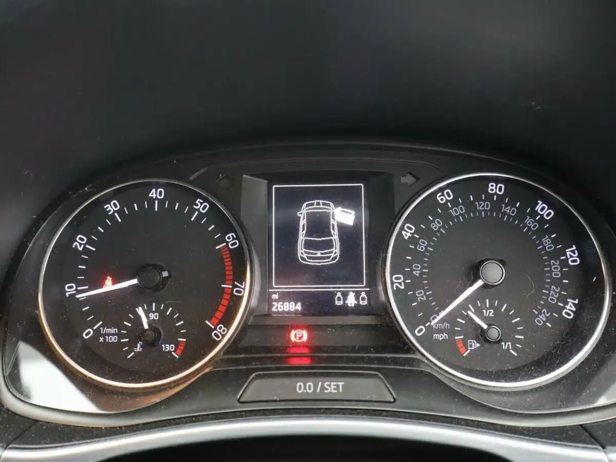 2016-skoda-fabia-10-mpi-se-hatchback-big-16
