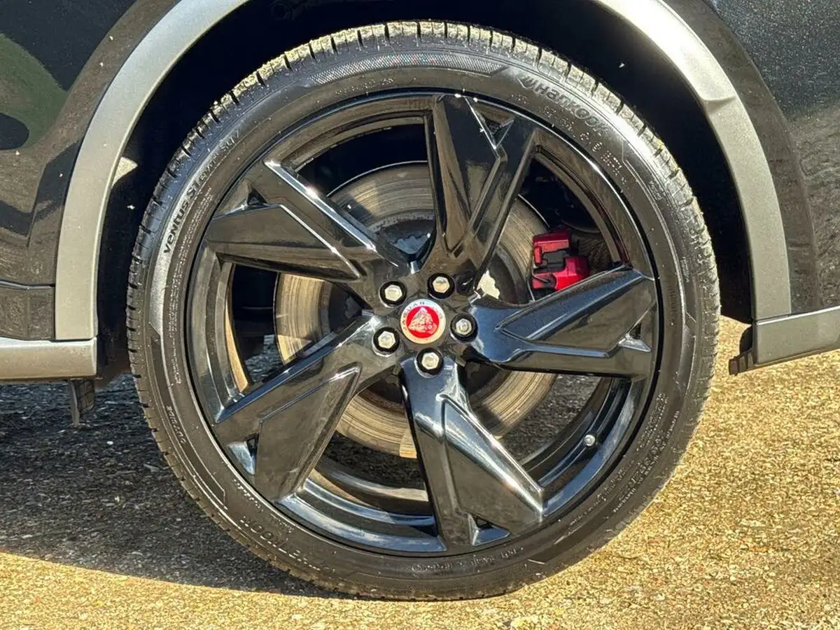 2021-jaguar-f-pace-50-v8-svr-big-25