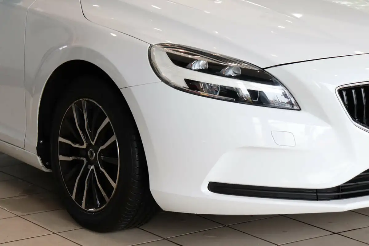 2016-volvo-v40-20-t2-momentum-big-58