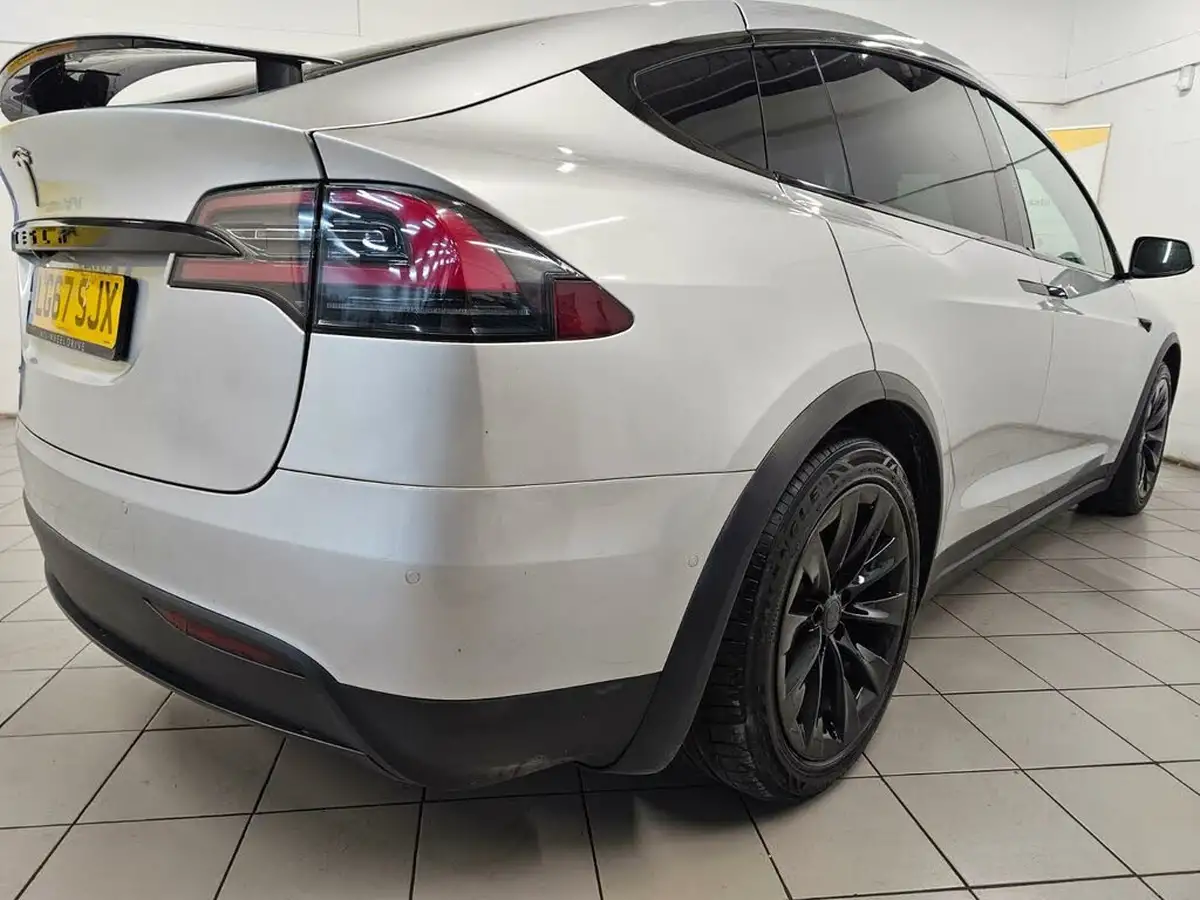 2017-tesla-model-x-e-75d-big-14