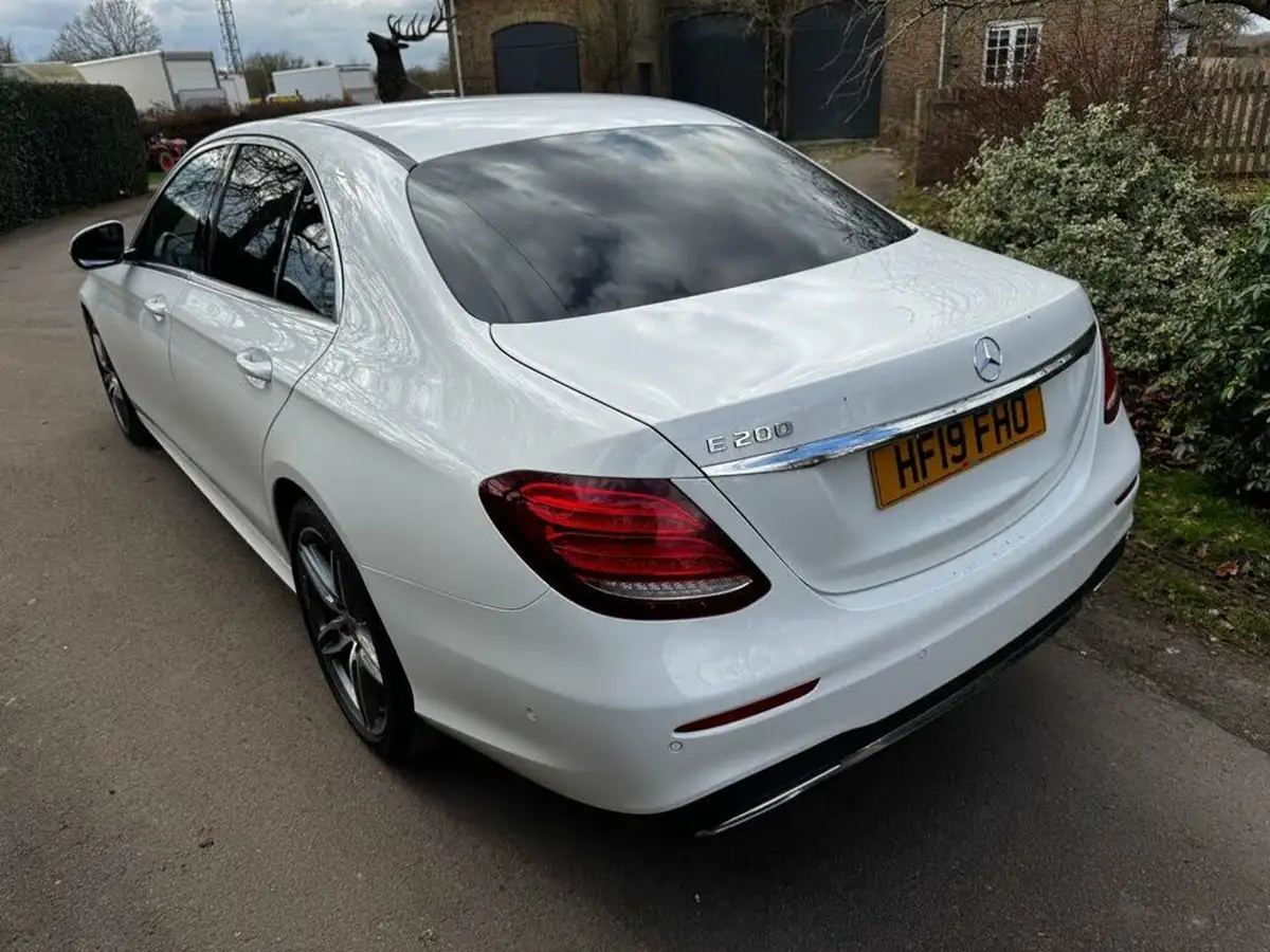 2019-mercedes-benz-e-class-20-e200-amg-line-saloon-4d-big-8
