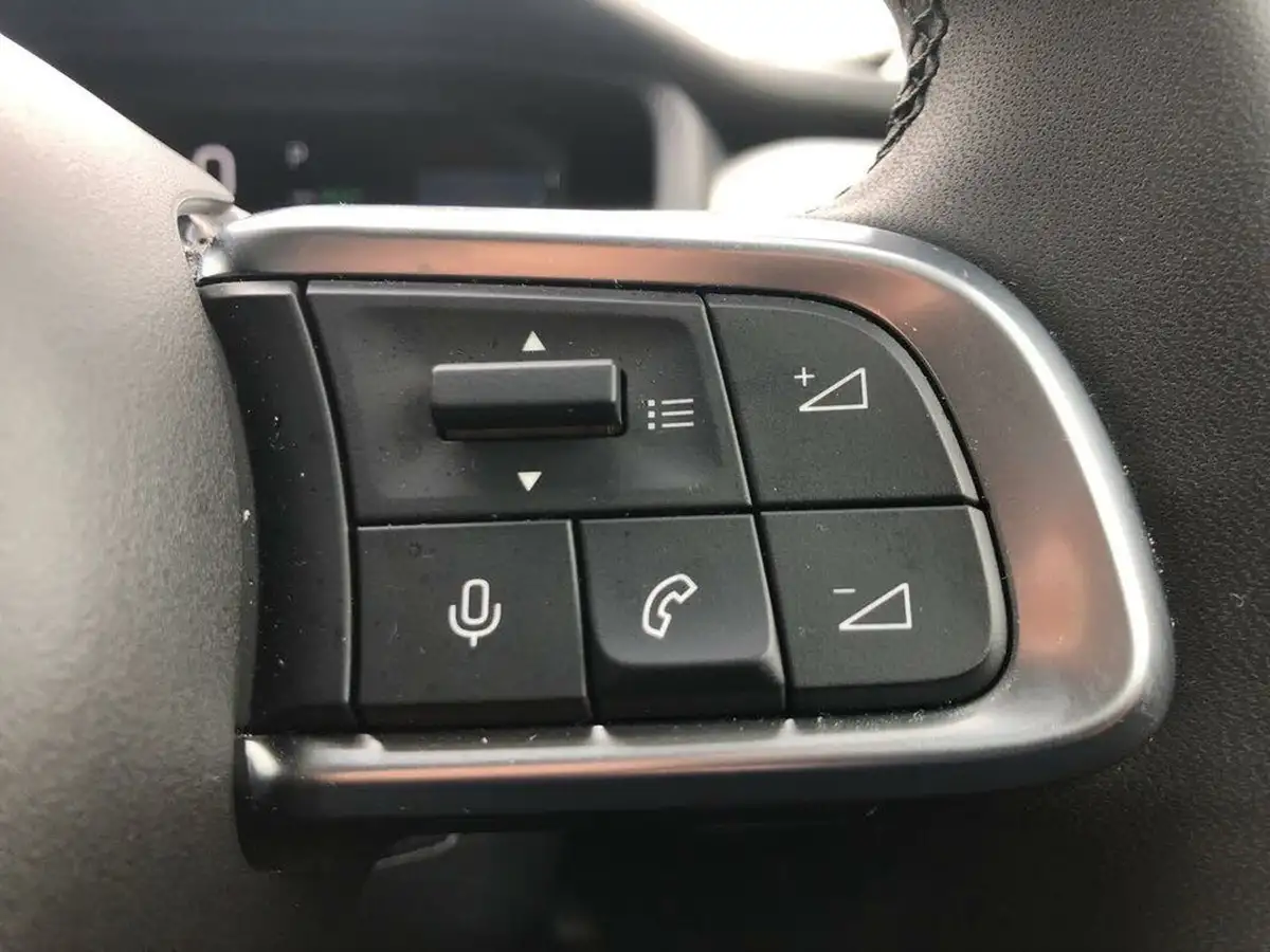 2024-jeep-avenger-e-summit-big-15