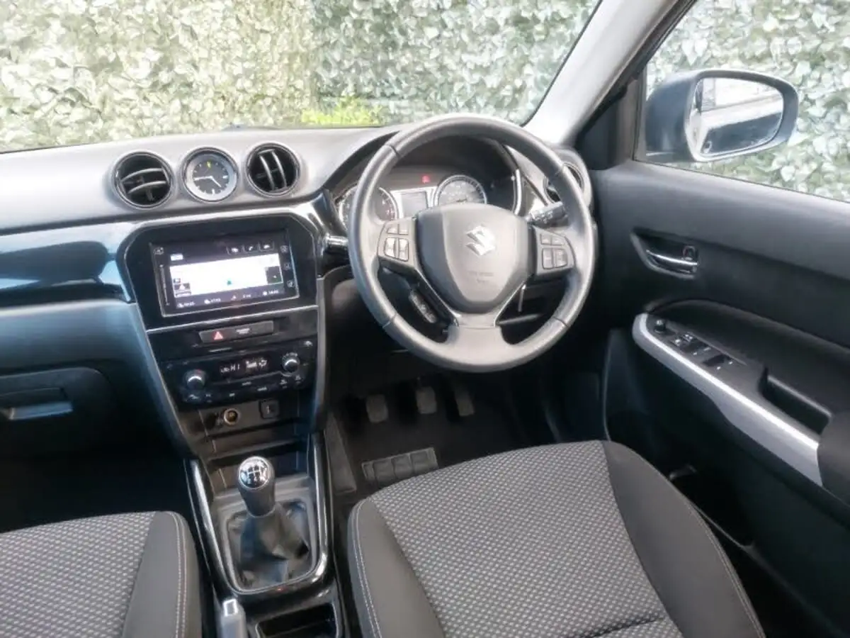 2018-suzuki-vitara-16-kuro-big-10