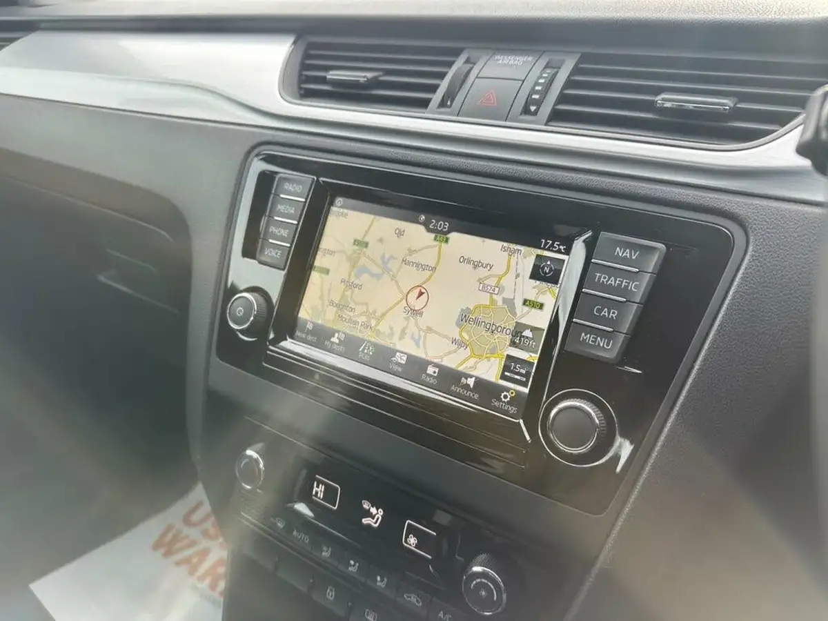 2018-skoda-rapid-spaceback-10-tsi-se-tech-95ps-ss-big-13