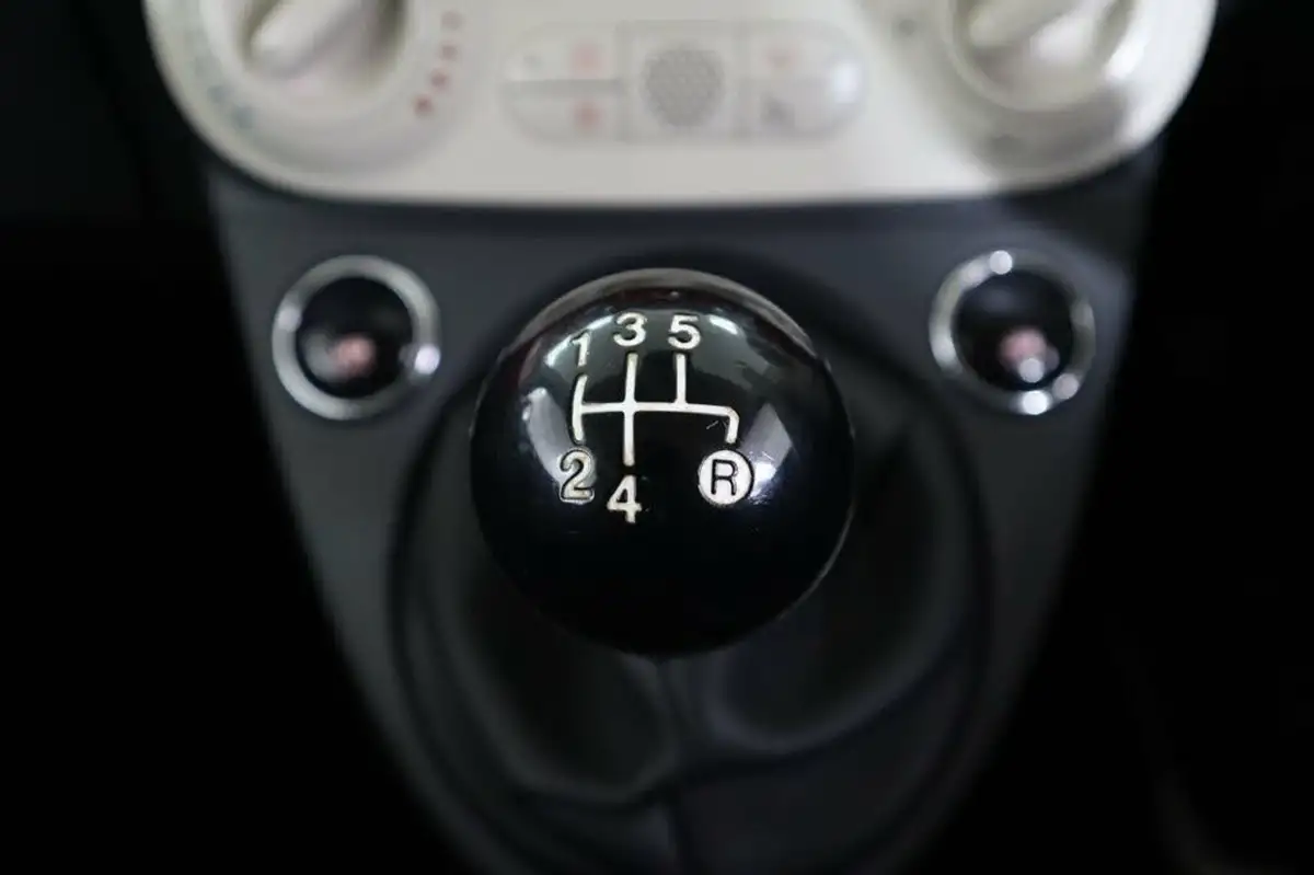 2016-fiat-500-12-pop-star-big-17