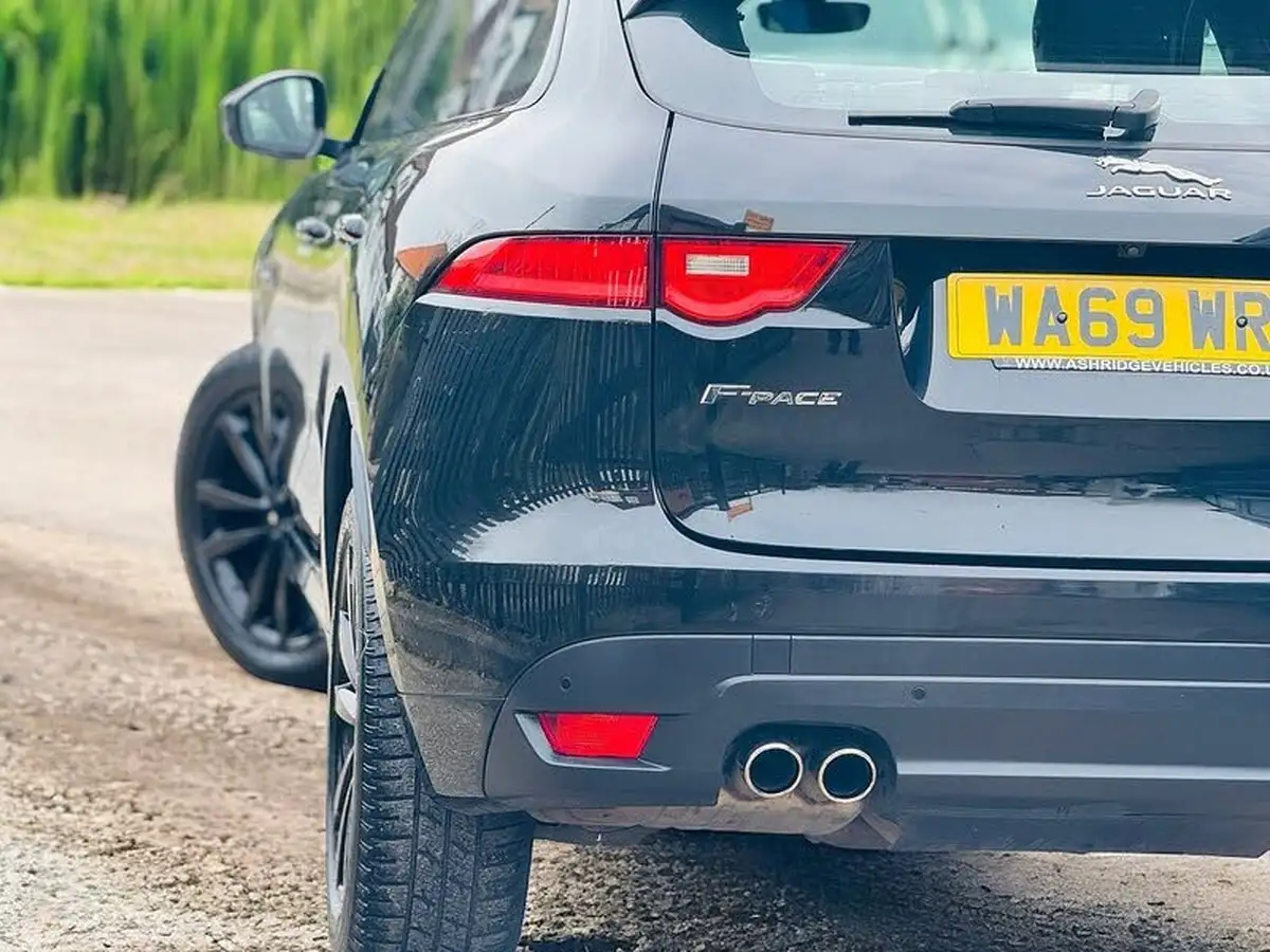 2019-jaguar-f-pace-20-i4d-chequered-flag-180ps-big-24