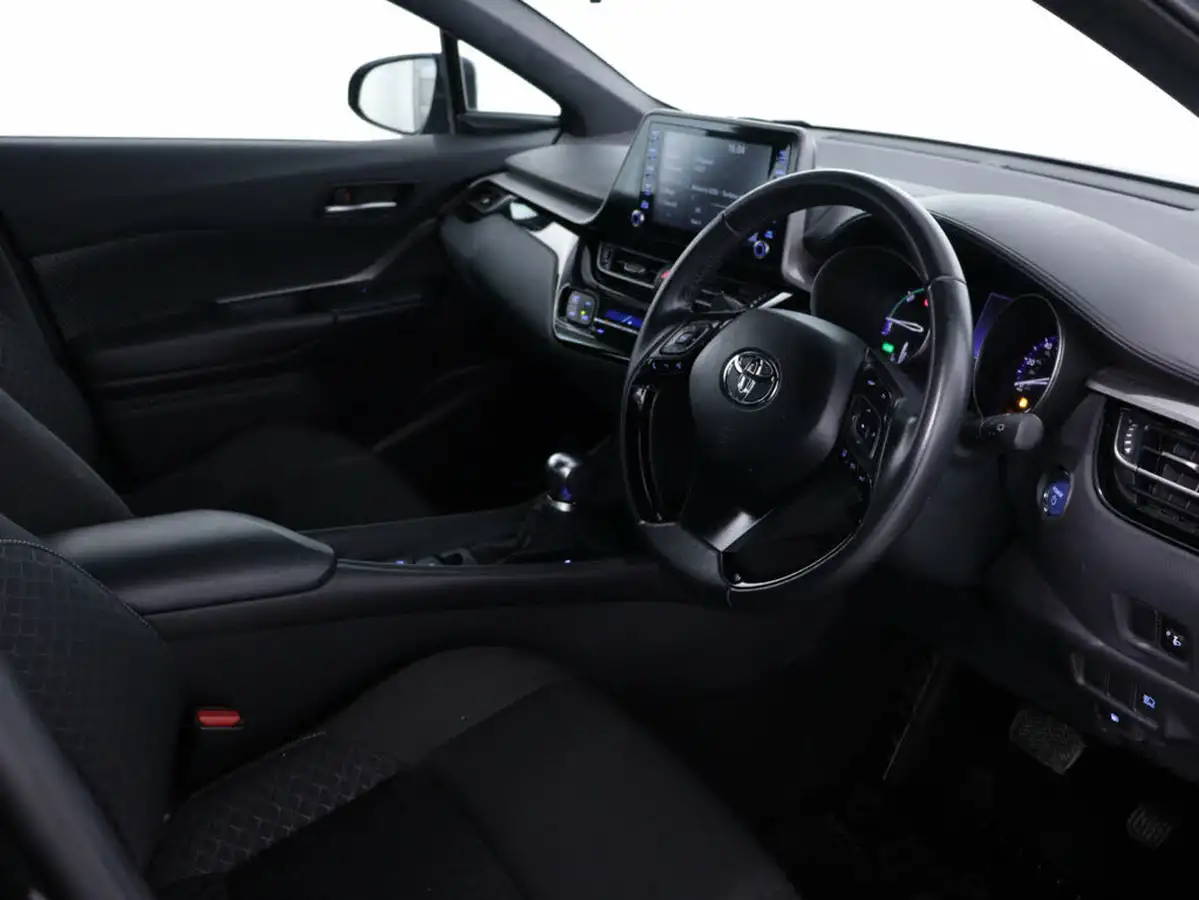 2020-toyota-c-hr-18-vvt-i-icon-parking-pack-big-25