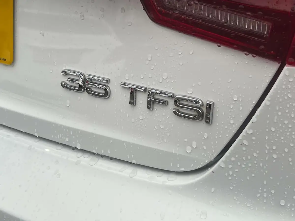 2019-audi-a4-20-35-tfsi-black-edition-big-3