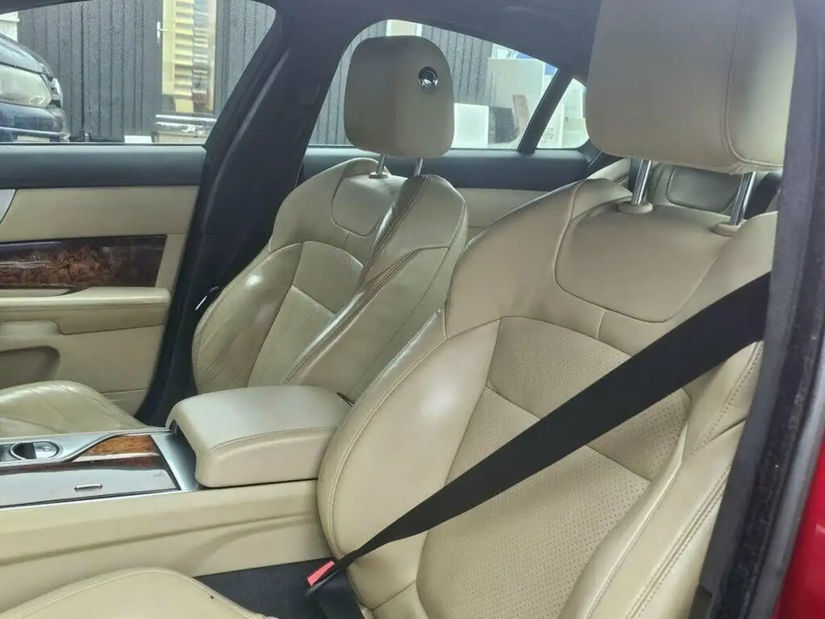 2013-jaguar-xf-30td-s-premium-luxury-ss-saloon-4d-auto-big-37