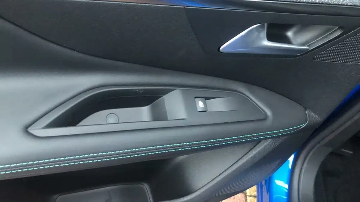 2020-peugeot-3008-suv-12-puretech-allure-premium-eat8-big-29