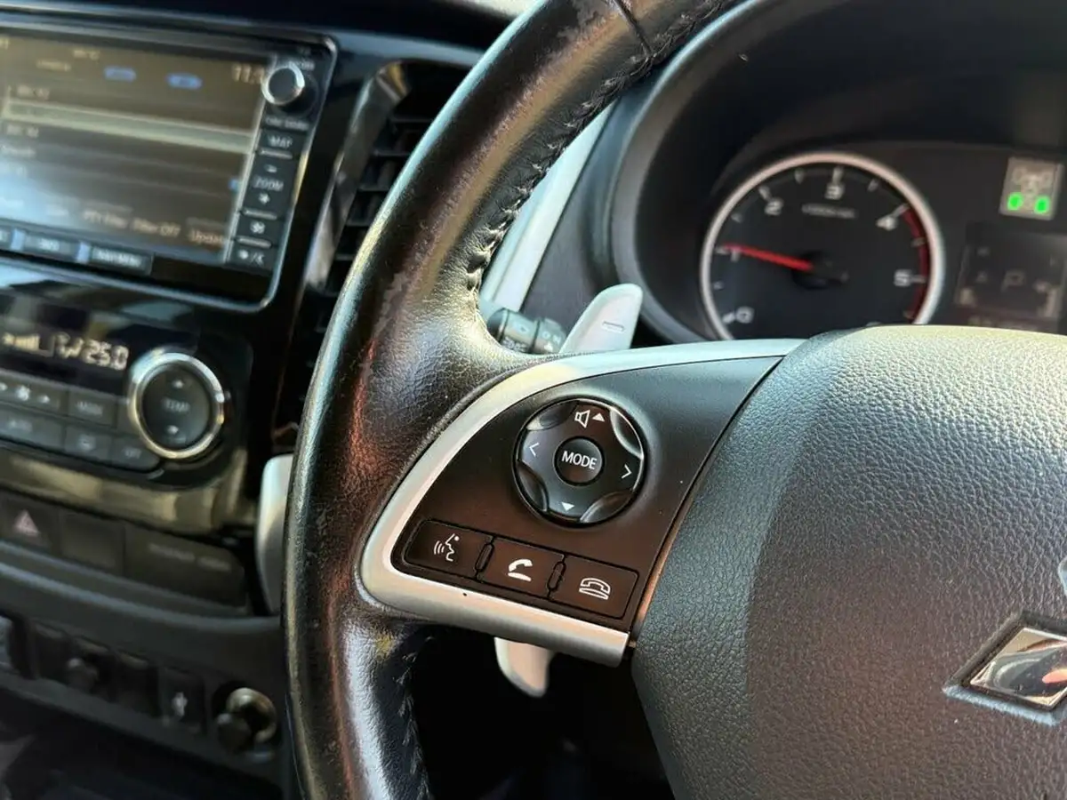 2016-mitsubishi-l200-24di-d-barbarian-auto-big-37