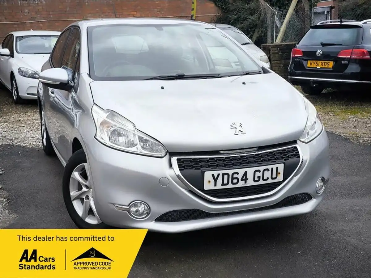 2014-peugeot-208-12-active-vti-5d-big-2