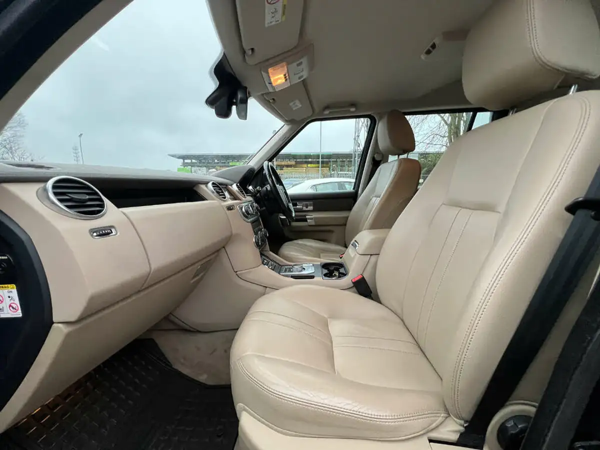 2015-land-rover-discovery-4-30td-se-tech-big-29