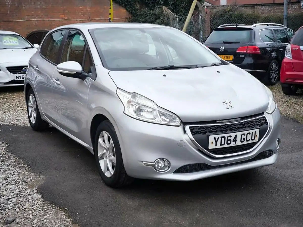 2014-peugeot-208-12-active-vti-5d-big-19