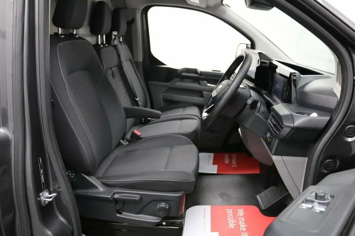 2023-ford-transit-custom-20tdci-320-l1h1-limited-136pseu6e-panel-van-1996cc-auto-big-24
