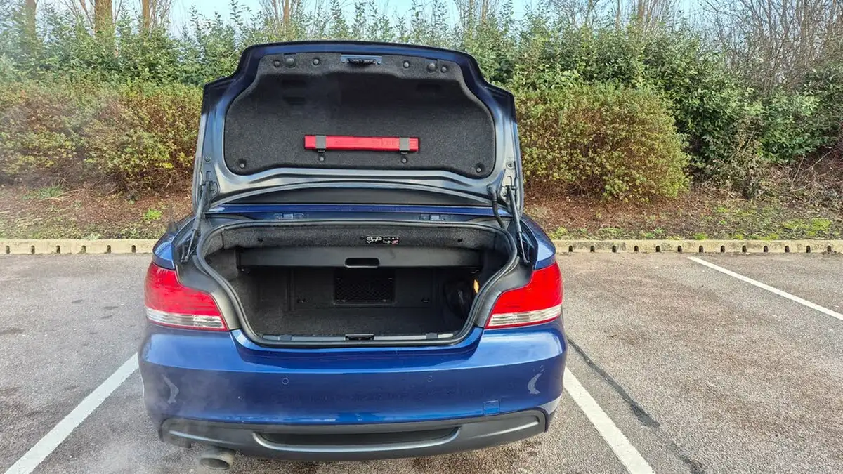 2010-bmw-1-series-20-120i-m-sport-convertible-2d-auto-big-41