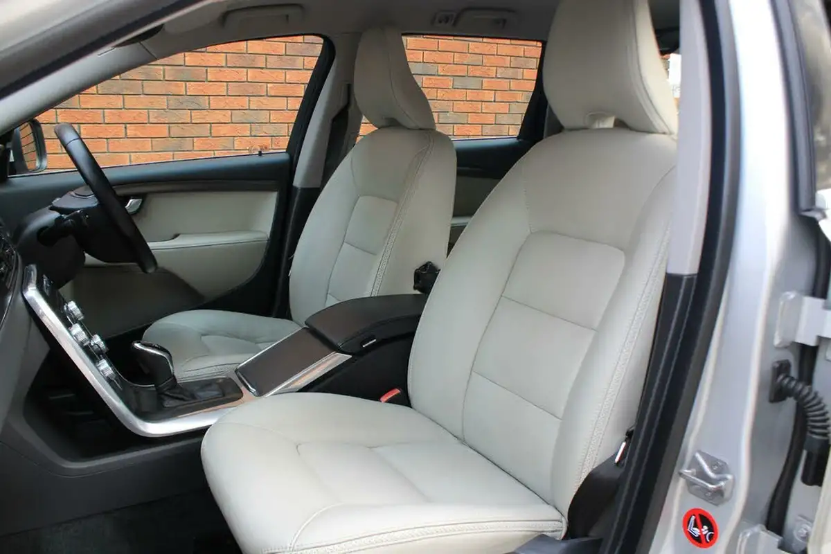 2014-volvo-xc70-24td-se-lux-d5-215bhp-geartronic-big-16