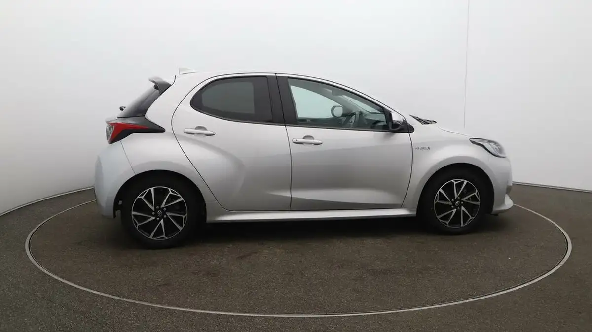 2021-toyota-yaris-15-vvt-i-design-big-8