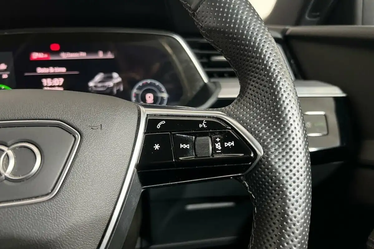 2021-audi-e-tron-50e-s-line-station-wagon-big-23